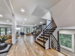 Building Photo - 120 Huntcliff Point NE