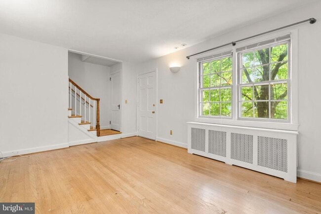 Building Photo - 11 E Rosemont Ave