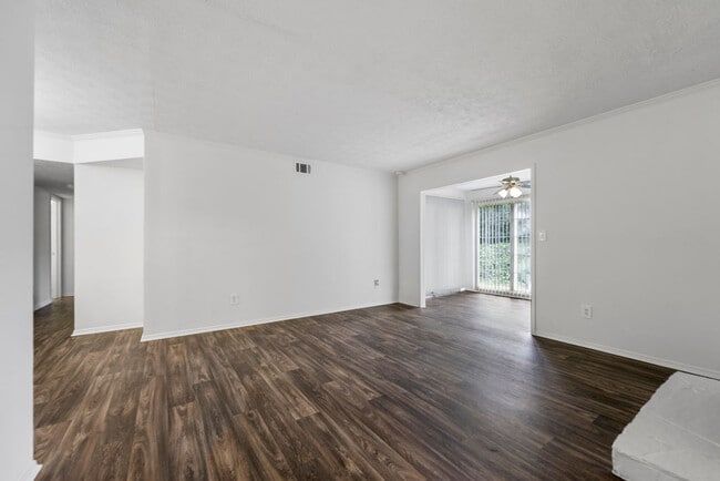 Building Photo - 1318 Brockett Pl