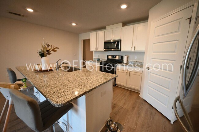 Building Photo - 4 Bed Crestview Home