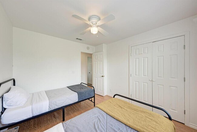 Building Photo - 3919 Caldwell Ln