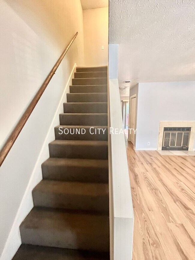 Building Photo - 238 Timberway Dr