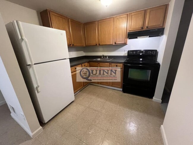 Building Photo - 14 Maple Ct