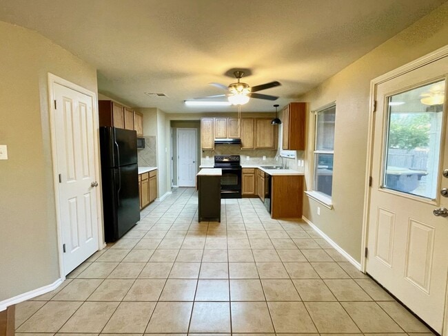 Building Photo - BEAUTIFUL 4 BR/2BTH HOUSE LOCATED IN CIBOLO AVAILABLE NOW!!