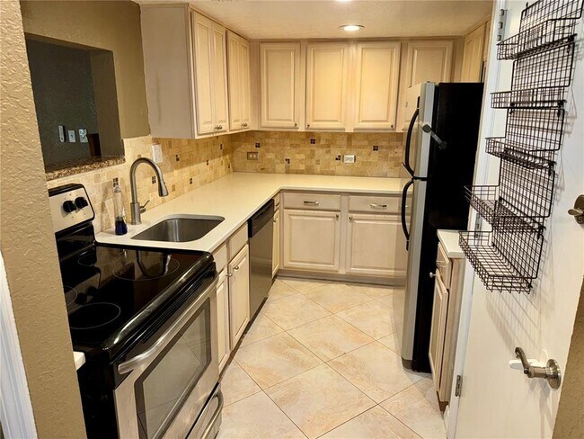 Building Photo - 200 Maitland Ave