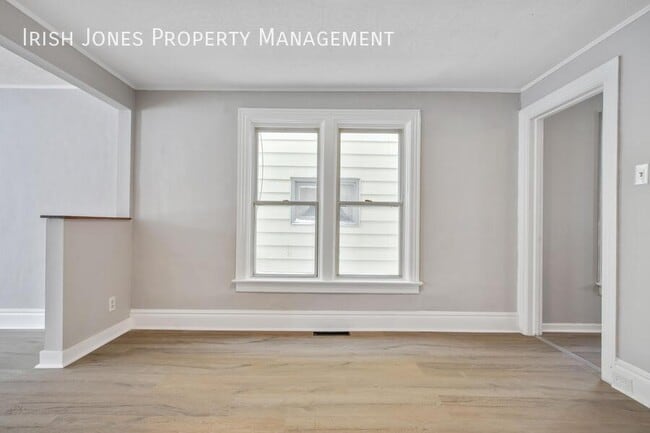 Building Photo - 105 Howell St