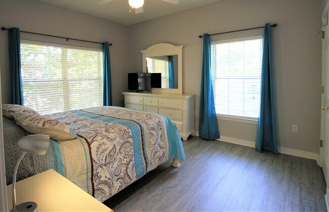 Building Photo - Updated Furnished Condo in Niceville!