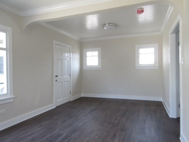 Building Photo - 1430 W 25th St