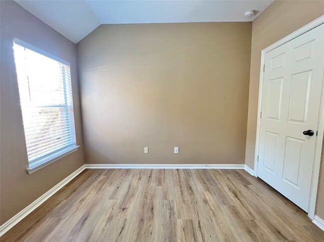 Building Photo - 23247 Dewflower Dr