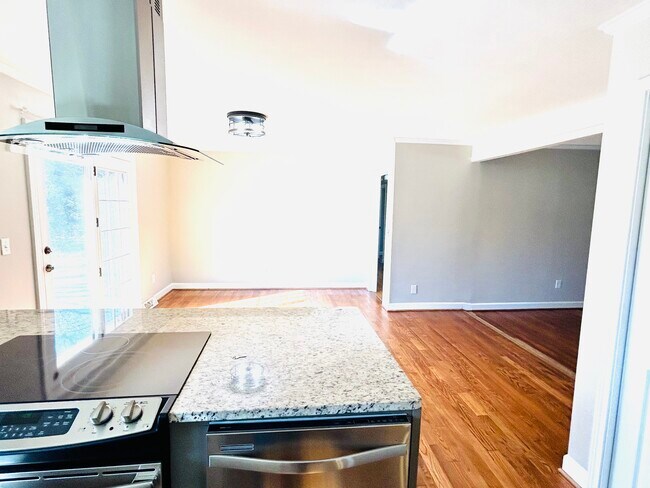 Building Photo - 208 Dalewood Dr