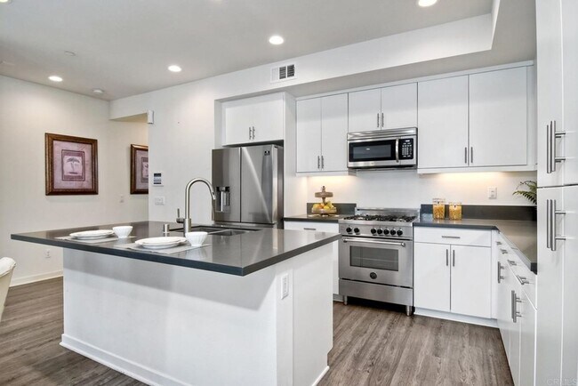 Building Photo - Downtown Oceanside Condo with pool and roo...
