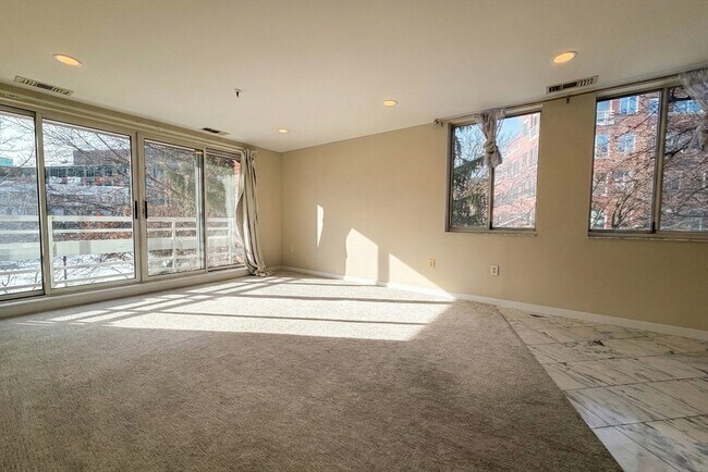 Building Photo - 4 Canal Park