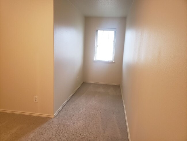 Building Photo - Wonderful Townhouse in Bethany/ NW Portland