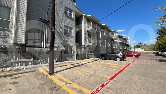 Primary Photo - 4502 Gaston Ave