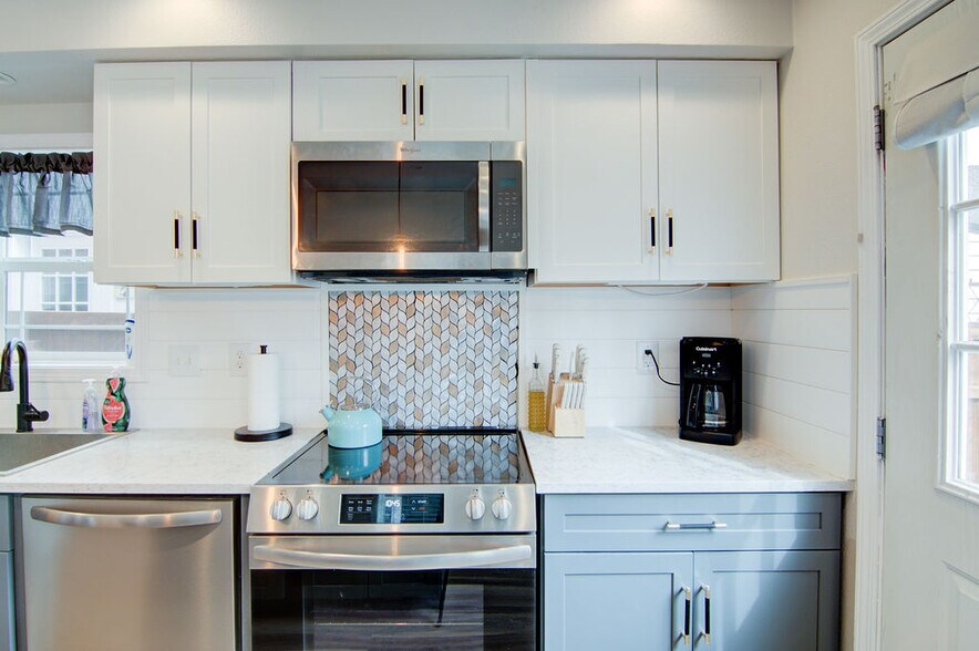 Building Photo - 120 Barnwood Cir