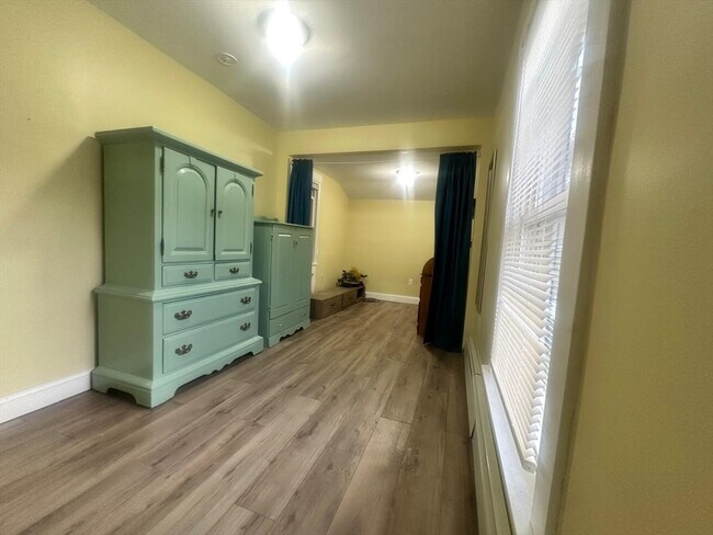 Building Photo - 163 Austin St