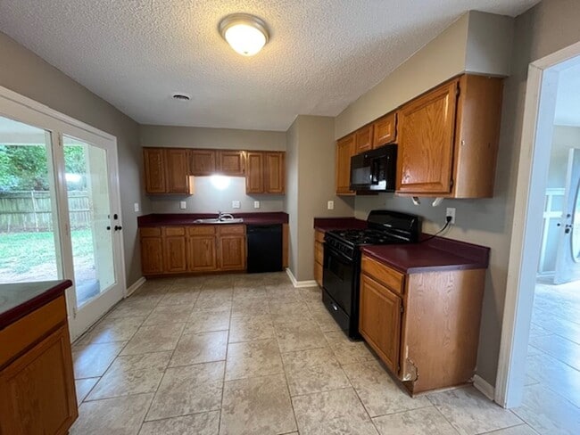 Building Photo - 6655 Embassy Cir