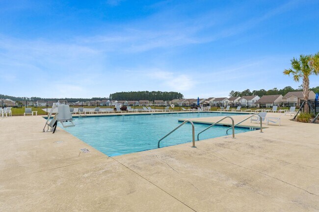 Building Photo - Easy Living in North Creek Village!