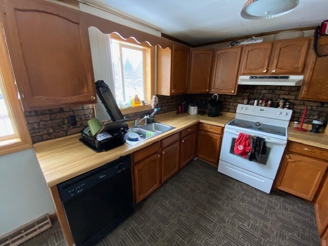 Building Photo - 17367 Portage St