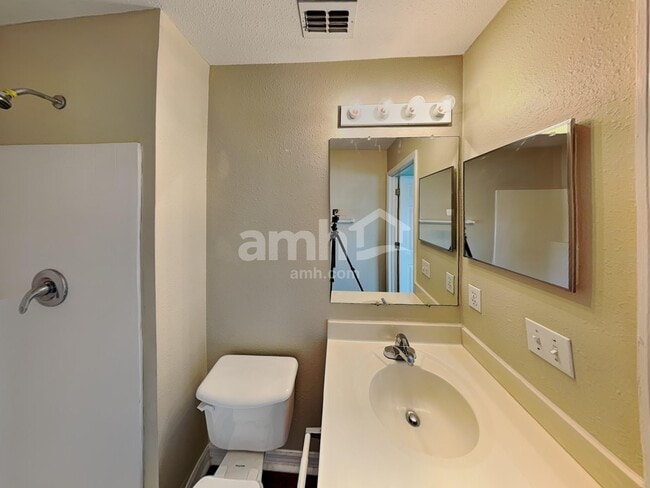 Building Photo - 6606 Gentle Oaks Dr N