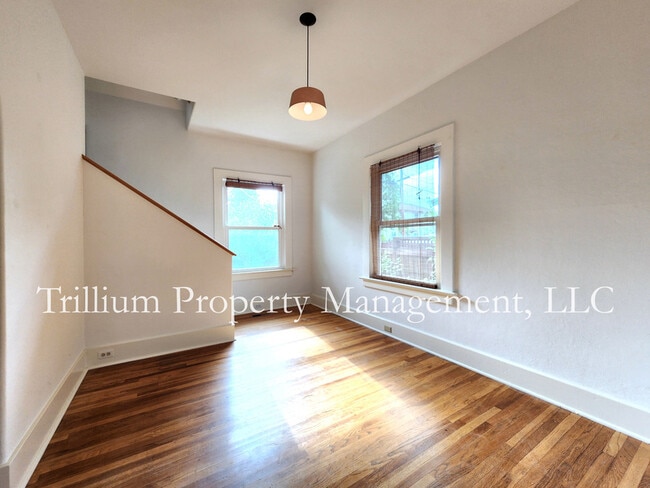 Building Photo - 4542 NE 32nd Pl