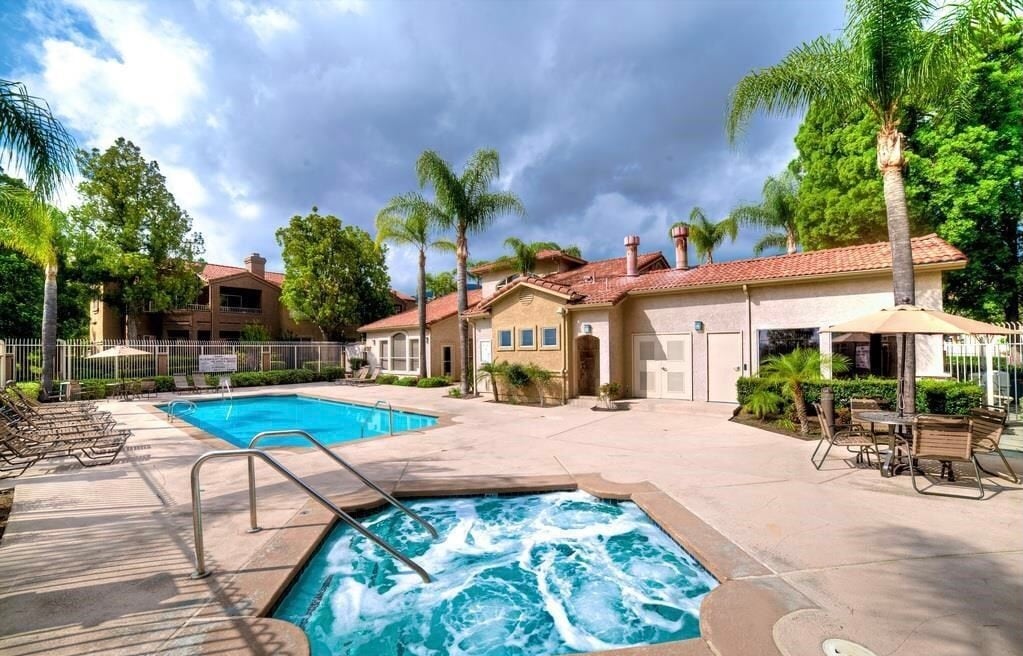 Building Photo - 2325 Del Mar Way # 103