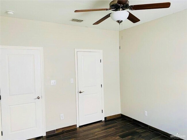 Building Photo - 207 Fig Dr