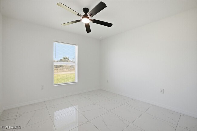 Building Photo - 418 Pinehurst Ave