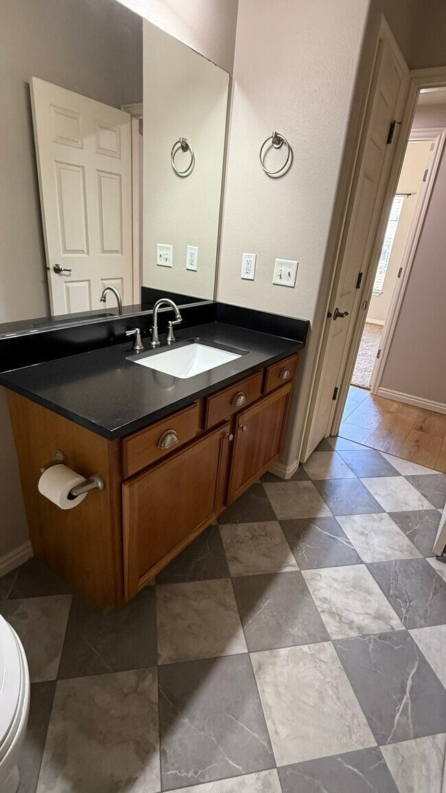 Building Photo - 1174 S. Meadow Fork #6