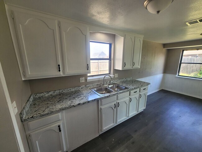 Building Photo - COMING SOON! RARE 5 BEDROOM HOME IN SOUTH OKC / MOORE SCHOOLS!
