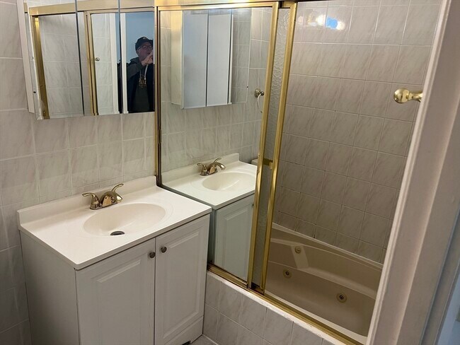 Building Photo - 800 Governors Dr