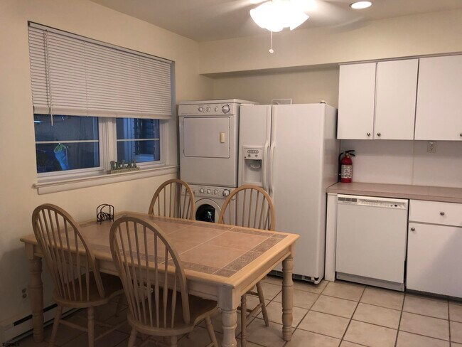 Building Photo - 21 S Monroe Ave