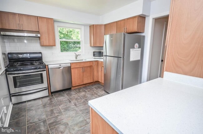 Building Photo - 2812 Yeonas Dr