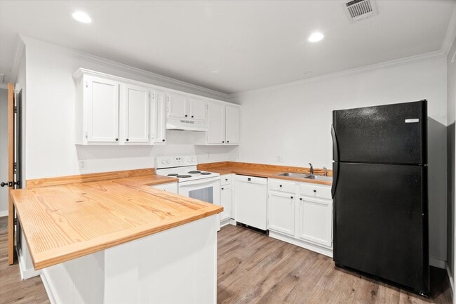 Building Photo - Charming Cottage-Style Home in the Heart of Fairhope, Alabama