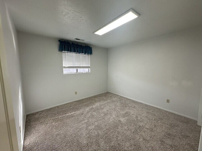 Building Photo - 3059 Bayberry Cir