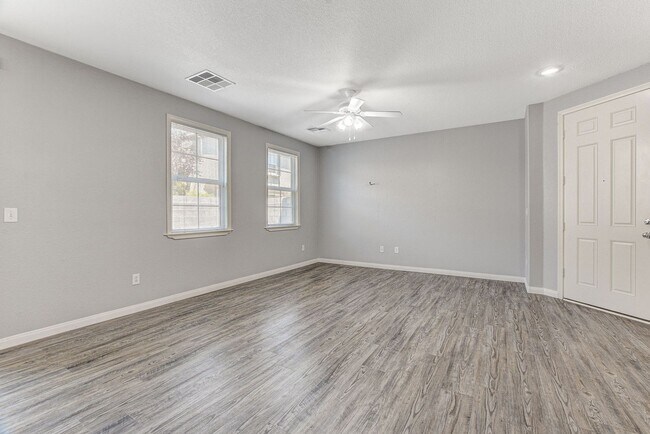 Building Photo - 3909 Sweet Pine St