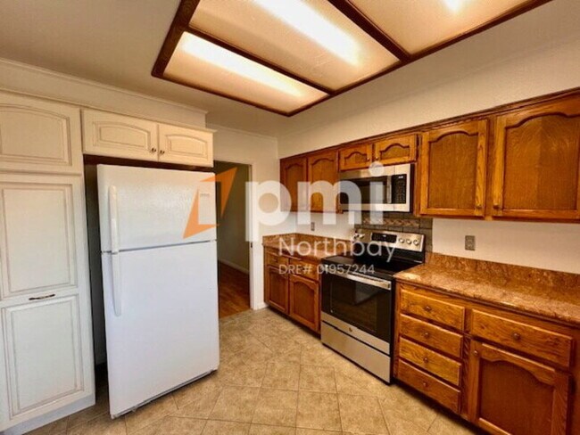 Building Photo - 3552 Larchmont Ct