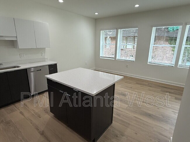 Building Photo - 750 Cascade Pl SW