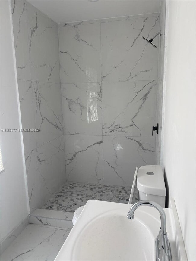 Building Photo - 300 NW 16th St