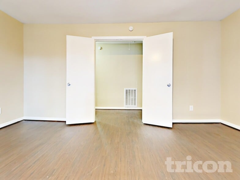 Building Photo - 16311 Green Shade Dr