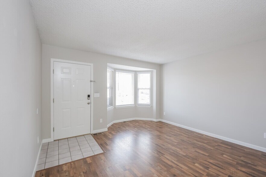 Building Photo - 6644 E 123rd Dr