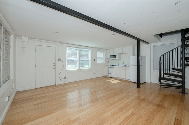 Building Photo - 206 S Sims Ave