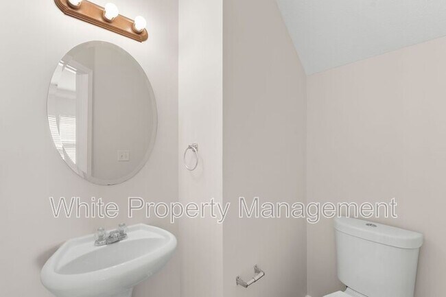 Building Photo - 12427 Oakton Hunt Dr