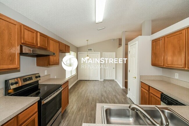 Building Photo - 4 Bedroom Pet-Friendly Home in Jacksonville, FL with Main Street Renewal