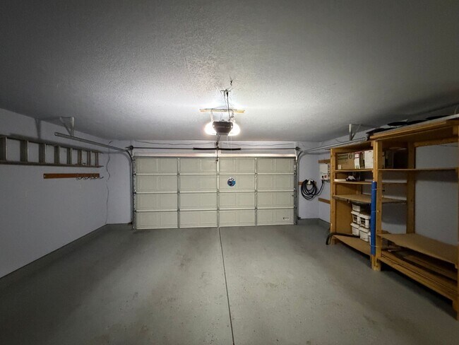 Building Photo - 9600 Allande Rd NE