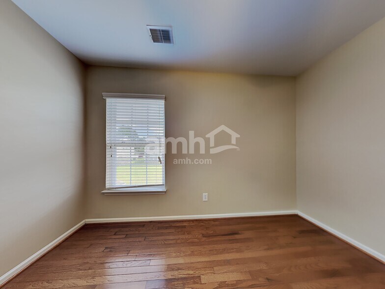 Building Photo - 111 Graduate Ln