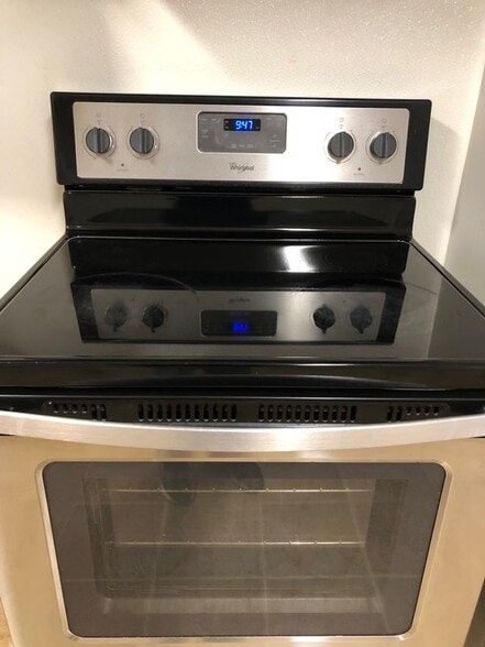 Building Photo - 5449 Bain St