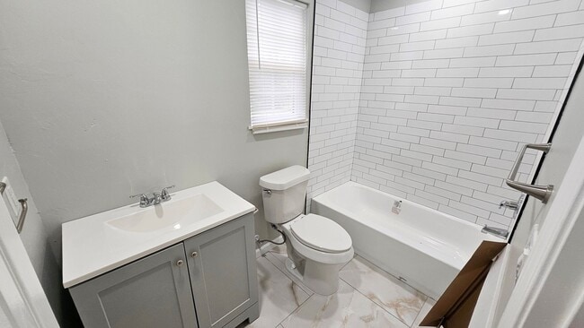 Building Photo - Beautifully Renovated 4 Bed