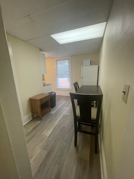 Building Photo - 86 Elm St