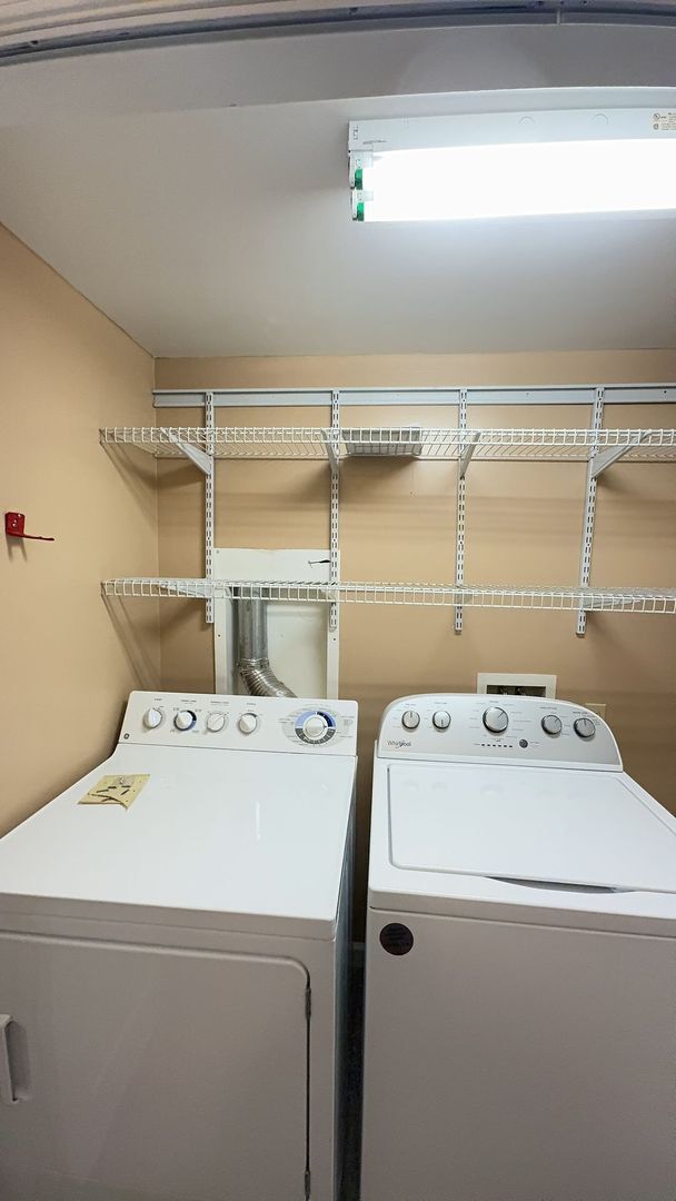 Building Photo - Laurel Station 3bed/2bath for $2550/month (entire unit)! Monthly rent includes TWO assigned parki...